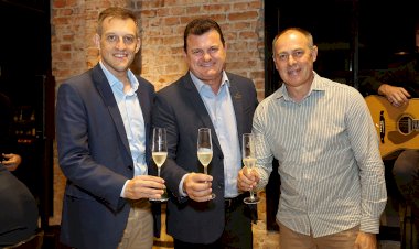 Representando a Câmara, presidente do Legislativo participa da celebração dos 95 anos da Cooperativa Vinícola Garibaldi